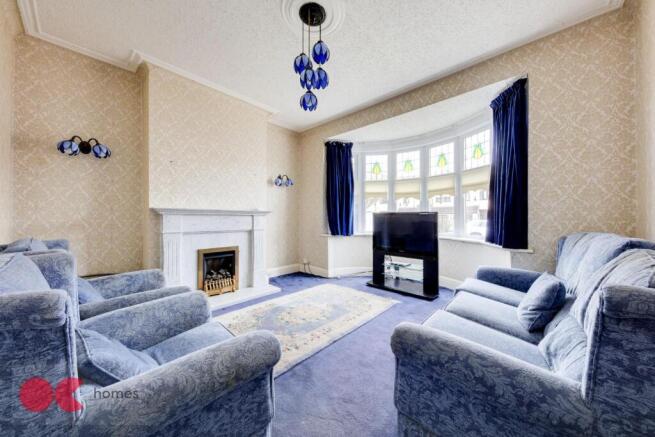 Living room_3330.jpg