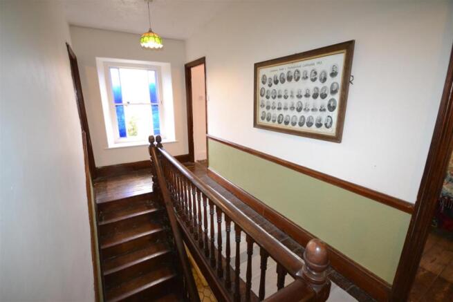 FIRST FLOOR LANDING