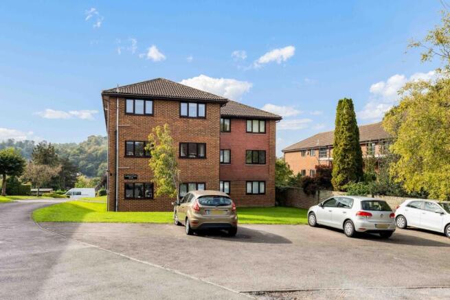 2-bed flat on London Road, River, Dover, CT16, £190,000