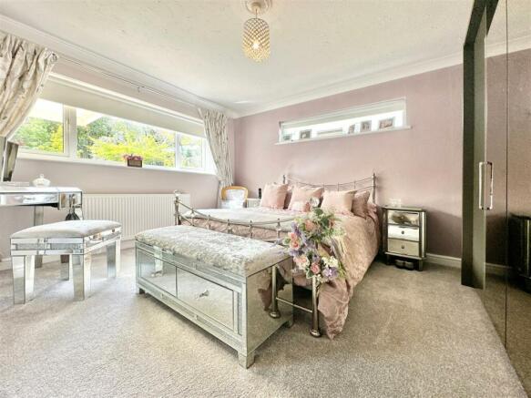 Bedroom 1.JPG