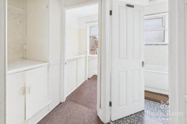 2 bed Apartment to rent Image 5