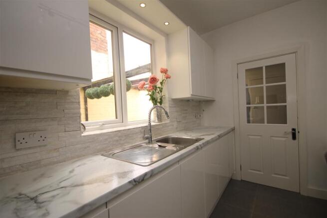 KITCHEN (1).JPG