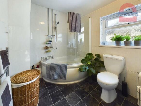 spencer bathroom .jpg