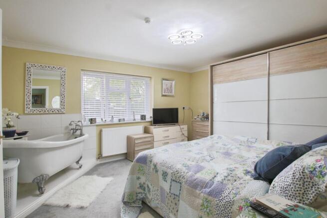 4 bed Detached Bungalow for sale Image 8