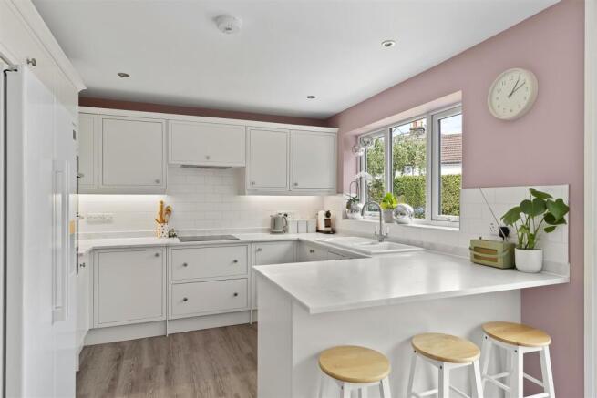 4 bed Semi-Detached for sale Image 7