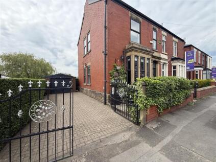 Cheetham Hill Road, Dukinfield