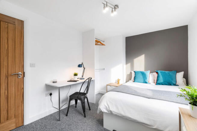 6 bed House to rent Image 12