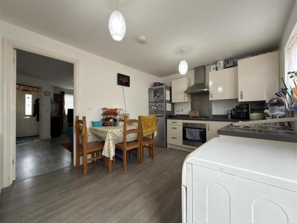 KITCHEN & DINING ROOM