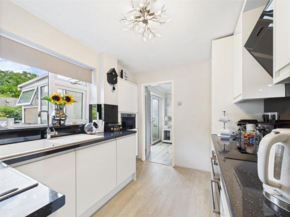 Fitted Kitchen with Appliances