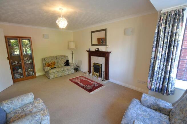 Oldfields Close, Leominster photo 5