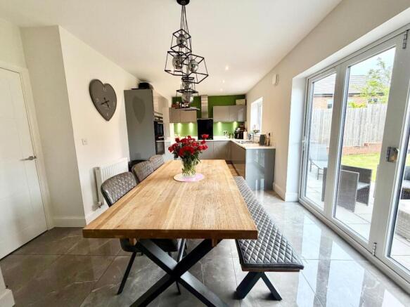 4 bed Detached for sale Image 8
