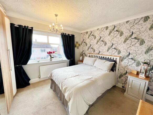 Master Bedroom pic 2.jpg