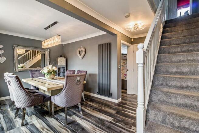 5 bed Detached for sale Image 9