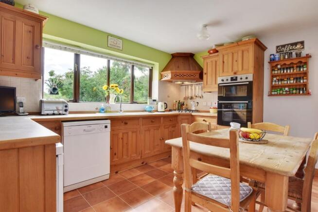 Kitchen/Breakfast...