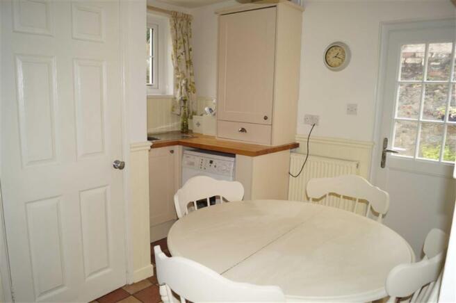 DINING/UTILITY ROOM