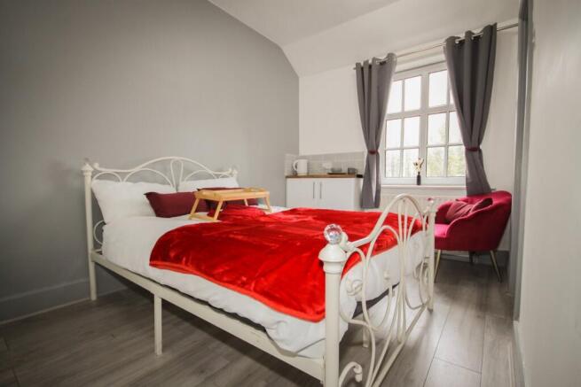 First Floor Single Room, Private En-Suite, All Bi