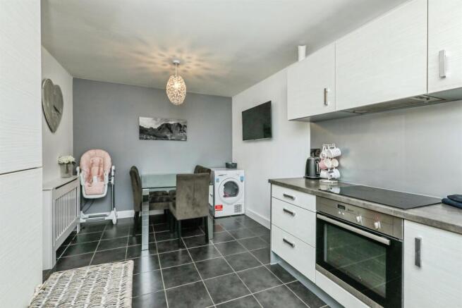 4 bed Detached for sale Image 7