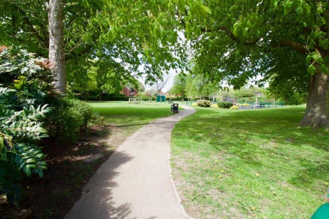 Lovely Walkway to Local Shops and Park