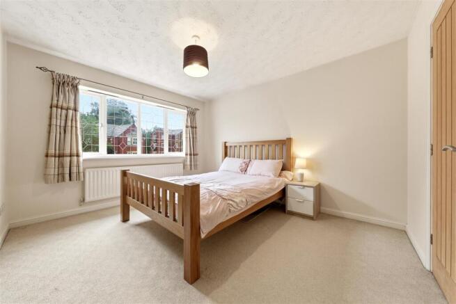 4 bed Detached for sale Image 11