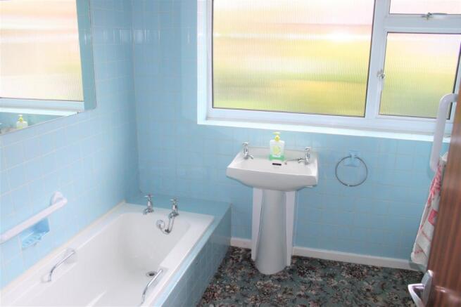 FAMILY BATHROOM