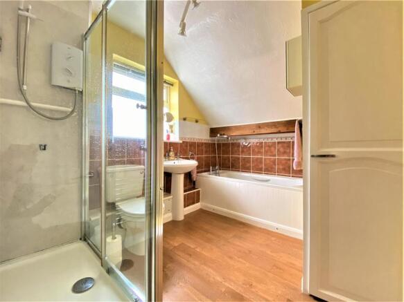 Bathroom Oatfield.jpg