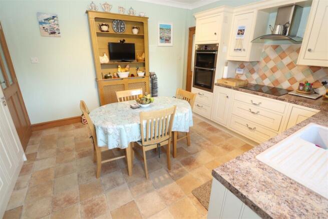 Kitchen / Breakfast Room