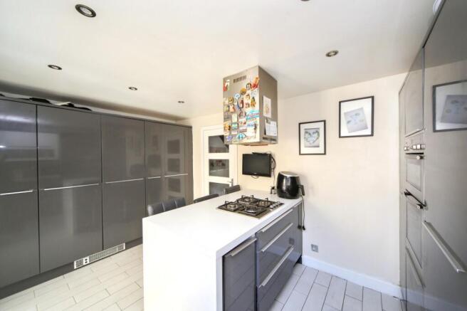 4 bed Semi-Detached for sale Image 9