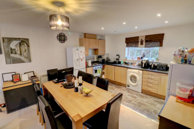 Kitchen/Dining Area
