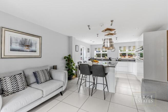 4 bed Detached for sale Image 7