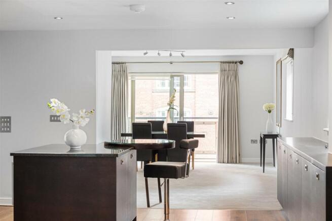 3 bed Apartment for sale Image 5