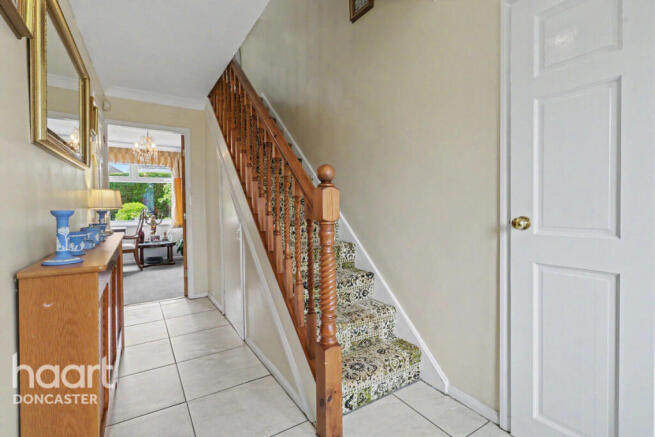 4 bed Detached for sale Image 5