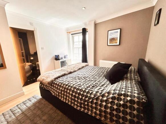 2 bed Apartment for sale Image 12