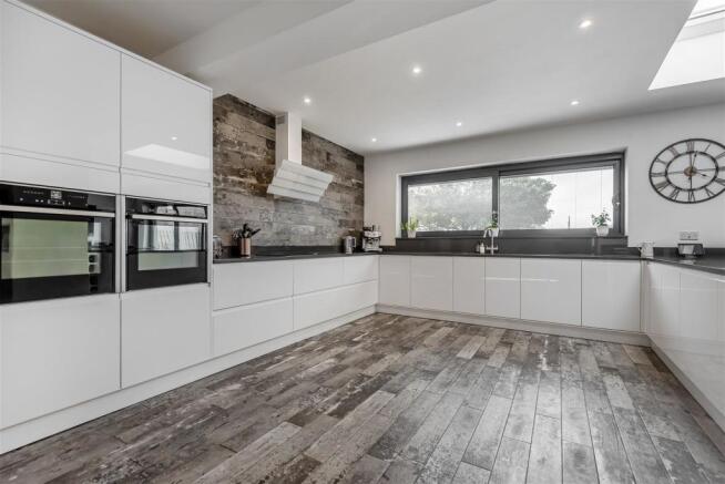 Kitchen..jpg