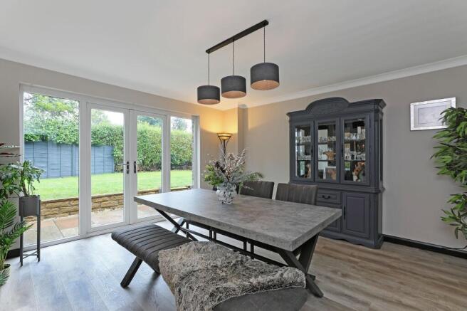 5 bed Detached for sale Image 11