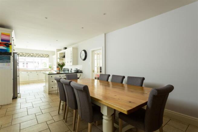 6 bed House for sale Image 6