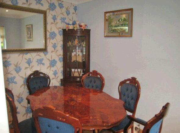 Bedroom 1/Dining Roo