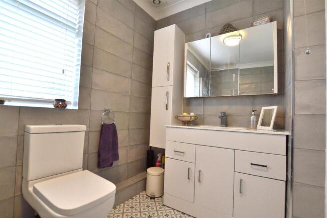 Ensuite 2 .JPG