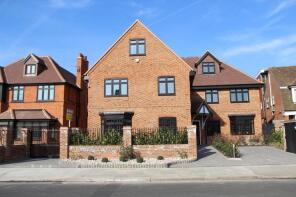 Flat 2, 3a Waterwell Court, Manor Avenue, Hornchurch RM11 2EB