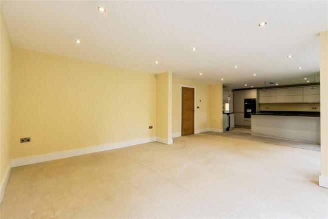 6 bed Detached for sale Image 6