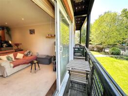 11, 59 Hansler Court, Princes Way, London SW19 6HT