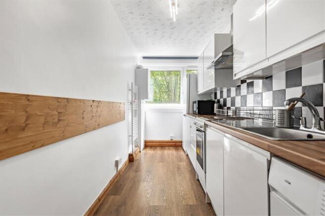 Ellisfield Drive, Putney photo 3