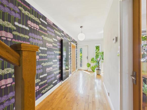 4 bed Detached for sale Image 7