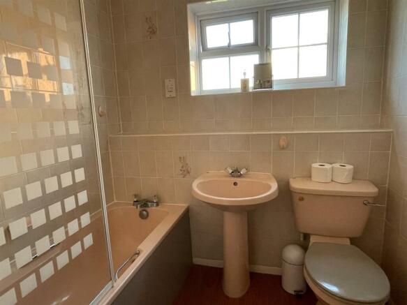 Bathroom.,.jpg