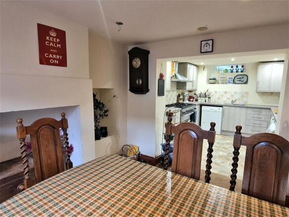 KITCHEN/ DINING ROOM
