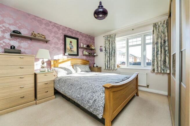 4 bed Detached for sale Image 9