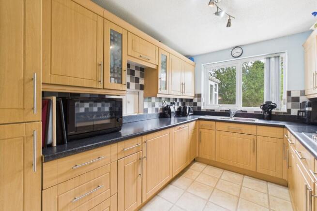 CAM03162G0-PR0305-STILL018