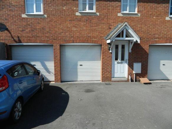 GARAGE & DRIVEWAY