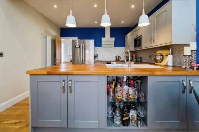 4 bed Detached Bungalow for sale Image 6