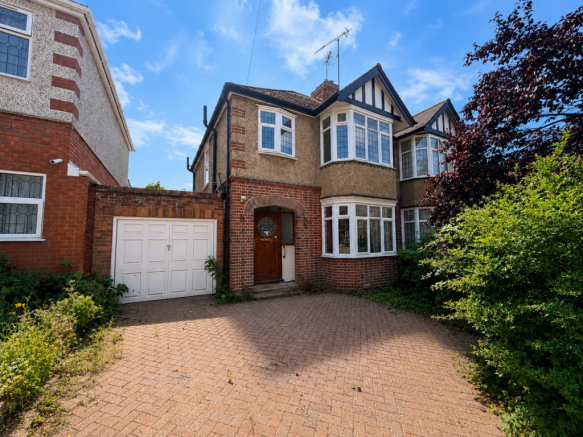 3-bed semi-detached on Westbury Gardens, Luton, £425,000
