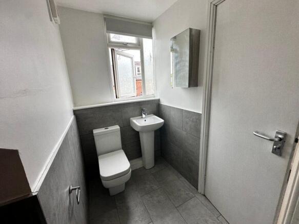 3 bed Terraced to rent Image 9